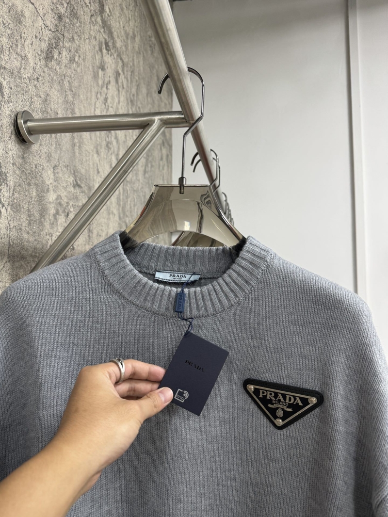 Pra*a sweater